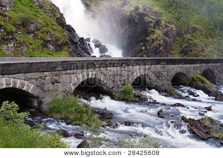Vodopád Lotefossen