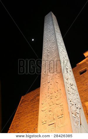 Obelisco presso il tempio di Luxor