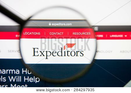 Los Angeles, California, Usa - 14 February 2019: Expeditors International Courier Website Homepage. 