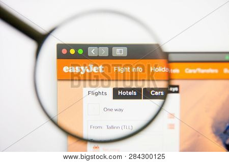 Los Angeles, California, Usa - 14 February 2019: Easyjet Airline Website Homepage. Easyjet Logo Visi