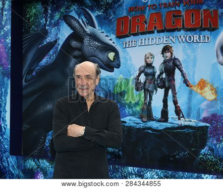 LOS ANGELES - FEB 9:  F Murray Abraham at the 