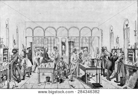 Laboratory Liebig at Giessen to Seltersbeg, vintage engraved illustration. From the Universe and Humanity, 1910.