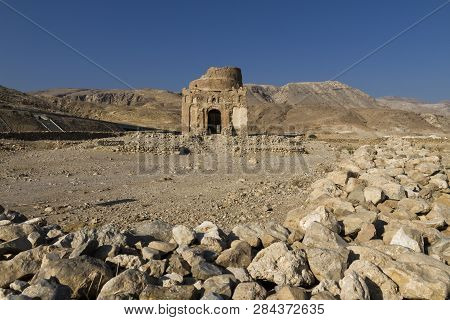 Bibi Maryam Mausoleum In The Ancient City Of Qalhat Near Sur,oman. This Site Was Added To The Unesco