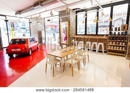 Inside Interior Of A Virgin Mobile  Store