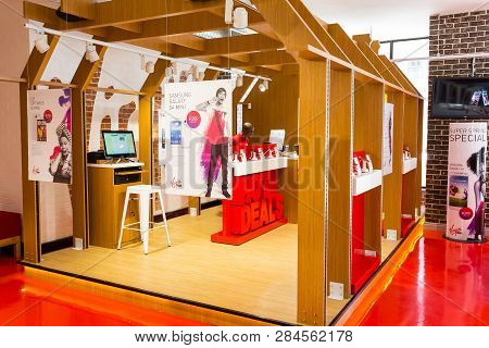 Inside Interior Of A Virgin Mobile  Store