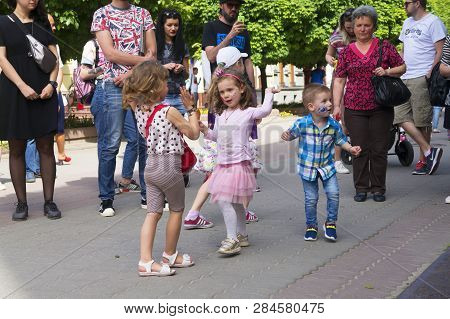 Street Music For The Holiday