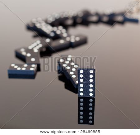 Domino kollapsede på reflekterende overflade