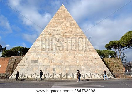 Rome, Italy - November 13, 2018 : Pyramid Of Cestius ( Tomb For Gaius Cestius ), Ancient Pyramid In 