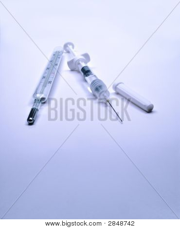 Medicinsk termometer och spruta