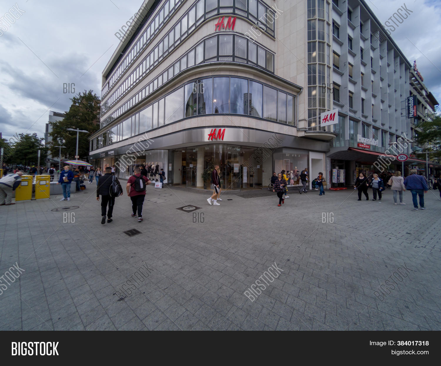 h&m town square