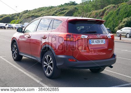 Bordeaux , Aquitaine / France - 09 01 2020 : Toyota Rav4 Hybrid Four Wheel Drive Suv Red Parked In S