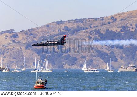 San Francisco, Usa - October 7, 2017: Patriots Jet Team Aerobatic Team Aero L-39 Albatros Jet Flying