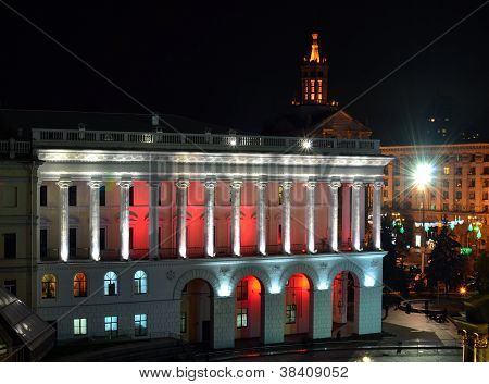 Tarihi bina geceleri. Kiev Konservatuarı, Ukrayna