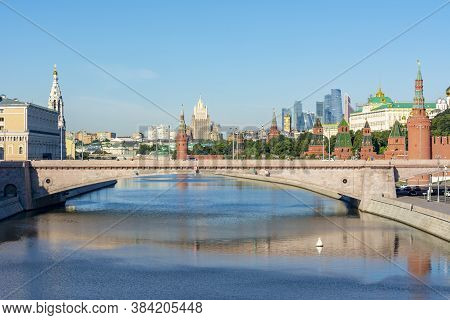 Bolshoy Moskvoretsky Bridge Over Moskva River, Moscow, Russia