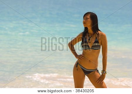 Sexy Asian Girl na praia exótica
