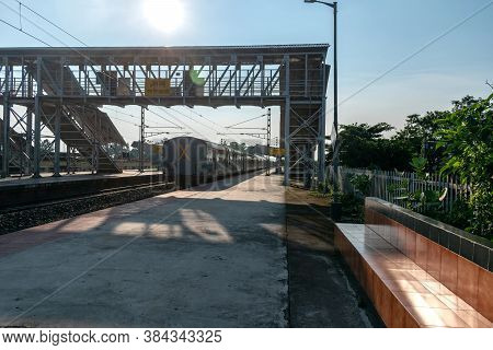 Kandra, West Bengal, India - September 4, 2020; An Empty Express Train Is Standing In A Secluded Rai