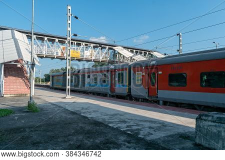 Kandra, West Bengal, India - September 4, 2020; An Empty Express Train Is Standing In A Secluded Rai