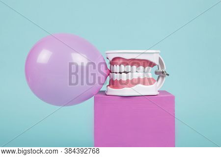 Chewing Gum Bubble Tooth