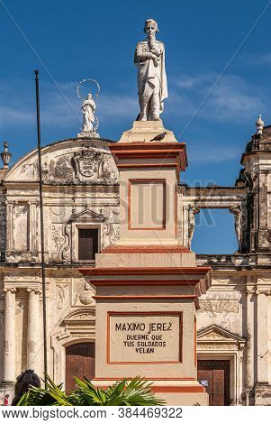 Leon, Nicaragua - November 27, 2008: White Statue Of Maximo Jerez On Beige-maroon Pedestal On Centra