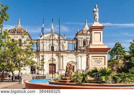 Leon, Nicaragua - November 27, 2008: Combination Of Statue Of Maximo Jerez On Beige-maroon Pedestal 