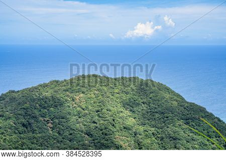 Beautiful Grassland, Prairie In Taoyuan Valley, Caoling Mountain Trail Passes Over The Peak Of Mt. W