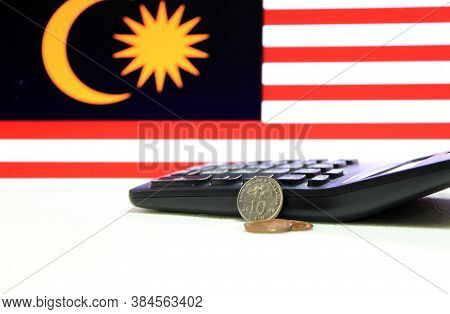 Ten Sen Malaysia Ringgit Coin On Reverse , Line Image Of Hibiscus Rosa-sinensis And Five Sen With Tw