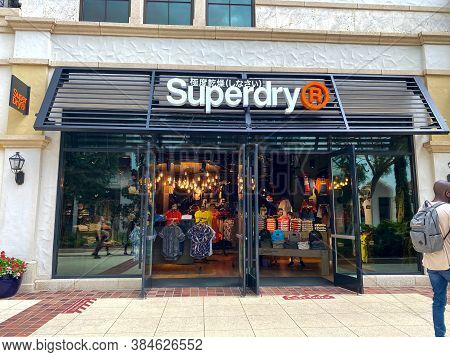 Orlando, Fl/usa-6/13/20: The Exterior Of The Superdry Clothing Store In Orlando, Fl.