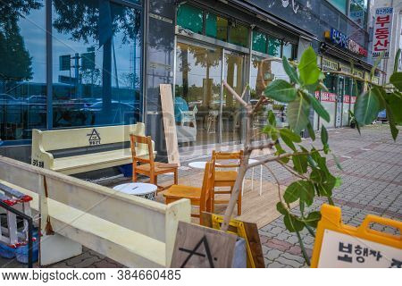 Gangseo,south Korea-august 2019: Bench, Chairs And Plant In Front Of A Coffee Shop Along The Street 