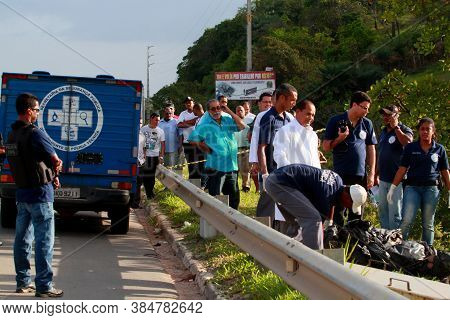 Salvador, Bahia / Brazil - November 19, 2013: Police Investigate The Death Of A Man On The Ba 526 Hi