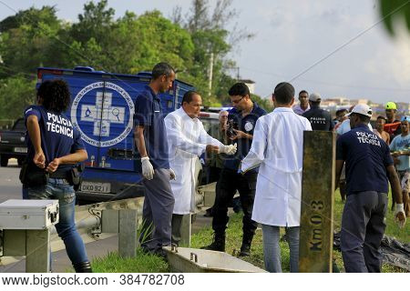 Salvador, Bahia / Brazil - November 19, 2013: Police Investigate The Death Of A Man On The Ba 526 Hi
