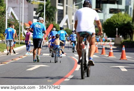 Salvador, Bahia / Brazil - August 7, 2016: People Seen Practicing Physical Activity On Avenida Magal