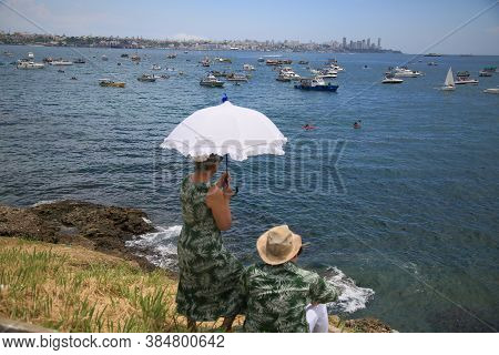 Salvador, Bahia / Brazil - Januuary 1, 2020: People Observe Maritime Procession With Image Of Bom Je