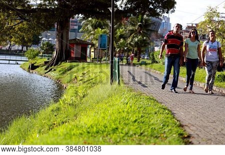 Salvador, Bahia / Brazil - May 23, 2015: People Are Seen Tororo Dike In Salvador.