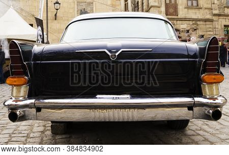 Baku, Azerbayjan - August 15, 2017: The Gaz-14 Chayka On The Retro Cars Show ,
