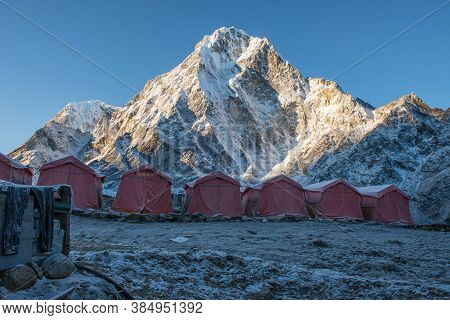 Beautiful View Of Mt.cholatse (6,440 M) In The Khumbu Region Of The Nepalese Himalaya At Sunrise.