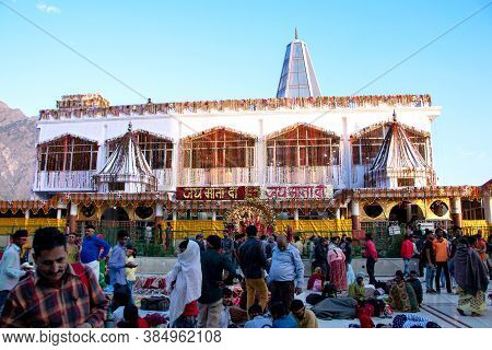 October 15, 2018 At Vaishno Devi, Jammu, India - Crowd Of Devotees At Ardhkuwari
