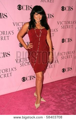LOS ANGELES - NOVEMBER 16: Sara Ramirez arriving at The Victoria's Secret Fashion Show at Kodak Theatre on November 16, 2006 in Hollywood, CA.