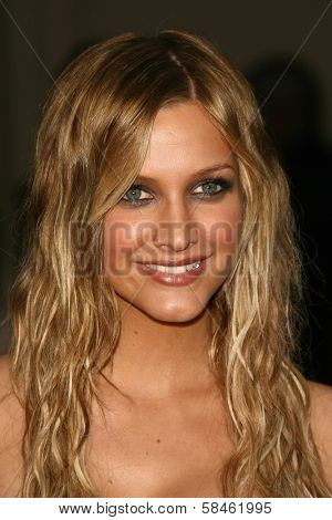 LOS ANGELES - NOVEMBER 21: Ashlee Simpson at the 34th Annual American Music Awards at Shrine Auditorium November 21, 2006 in Los Angeles, CA