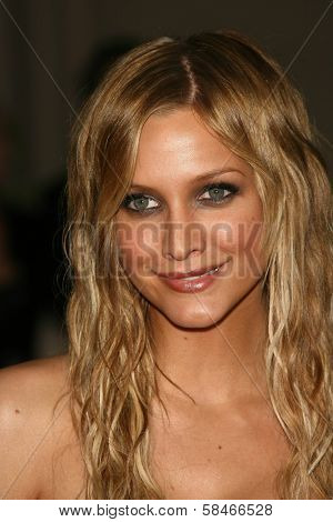 LOS ANGELES - NOVEMBER 21: Ashlee Simpson at the 34th Annual American Music Awards at Shrine Auditorium November 21, 2006 in Los Angeles, CA