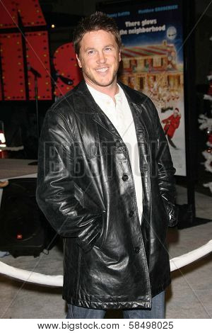 HOLLYWOOD - NOVEMBER 12: Lochlyn Munro at the world premiere of 