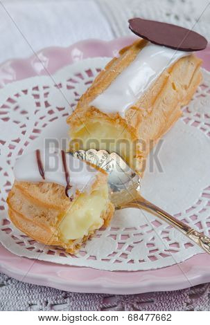Vanilla eclair