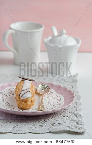 Vanilla eclair