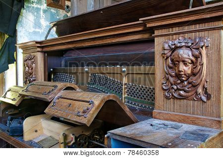Abandoned Piano