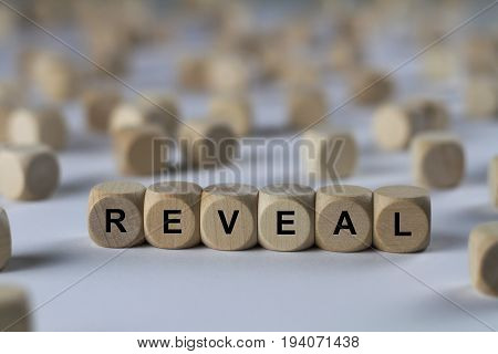 Reveal - Cube With Letters, Sign With Wooden Cubes
