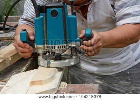 Work of the joiner of the milling machine in the yard