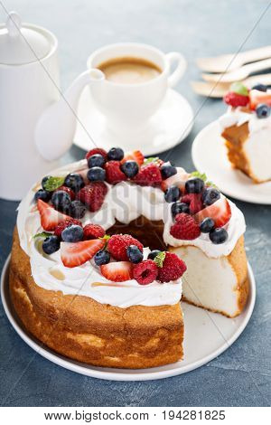 Angel food cake with whipped cream and fresh berries