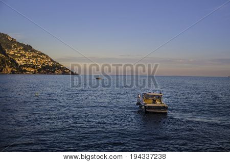 The afternoon falls on the Tyrrhenian Sea in the 