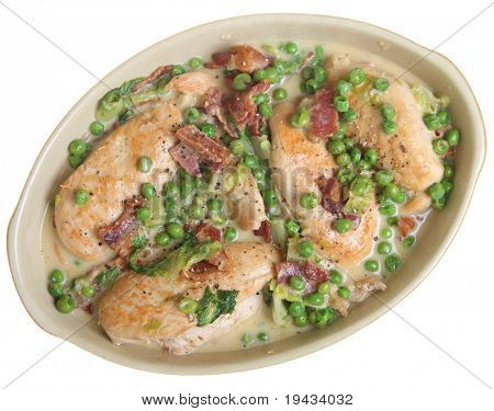Francese pollo paese con pancetta, piselli, lattuga e crème fraiche.