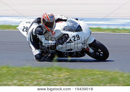 HUNGARORING, Ungheria - 19 giugno: Un pilota non identificato negozia un angolo durante l'evento ROSBK a Hung