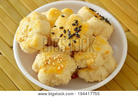 Chinese mini cookies dressing black and white sesame on cup